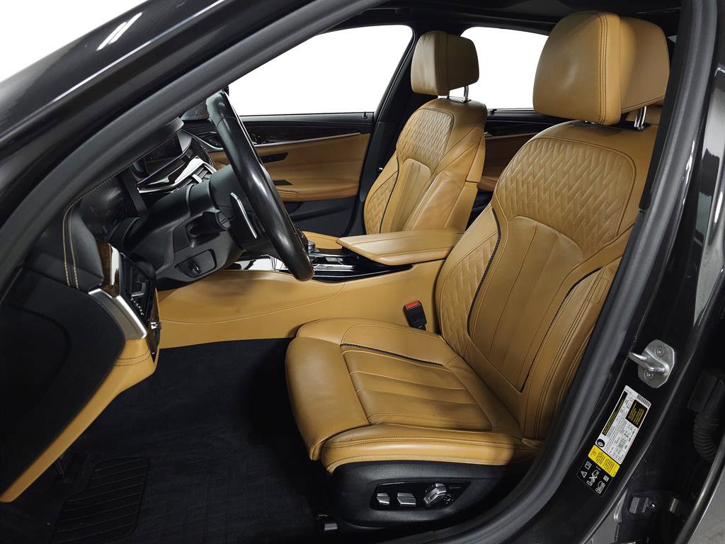 Used 2020 BMW M550i xDrive w/ Executive Package image 15