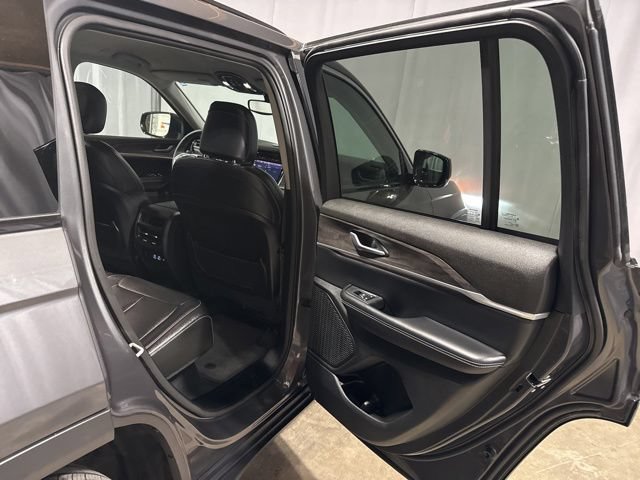 Used 2024 Jeep Grand Cherokee Limited AWD/4WD image 36