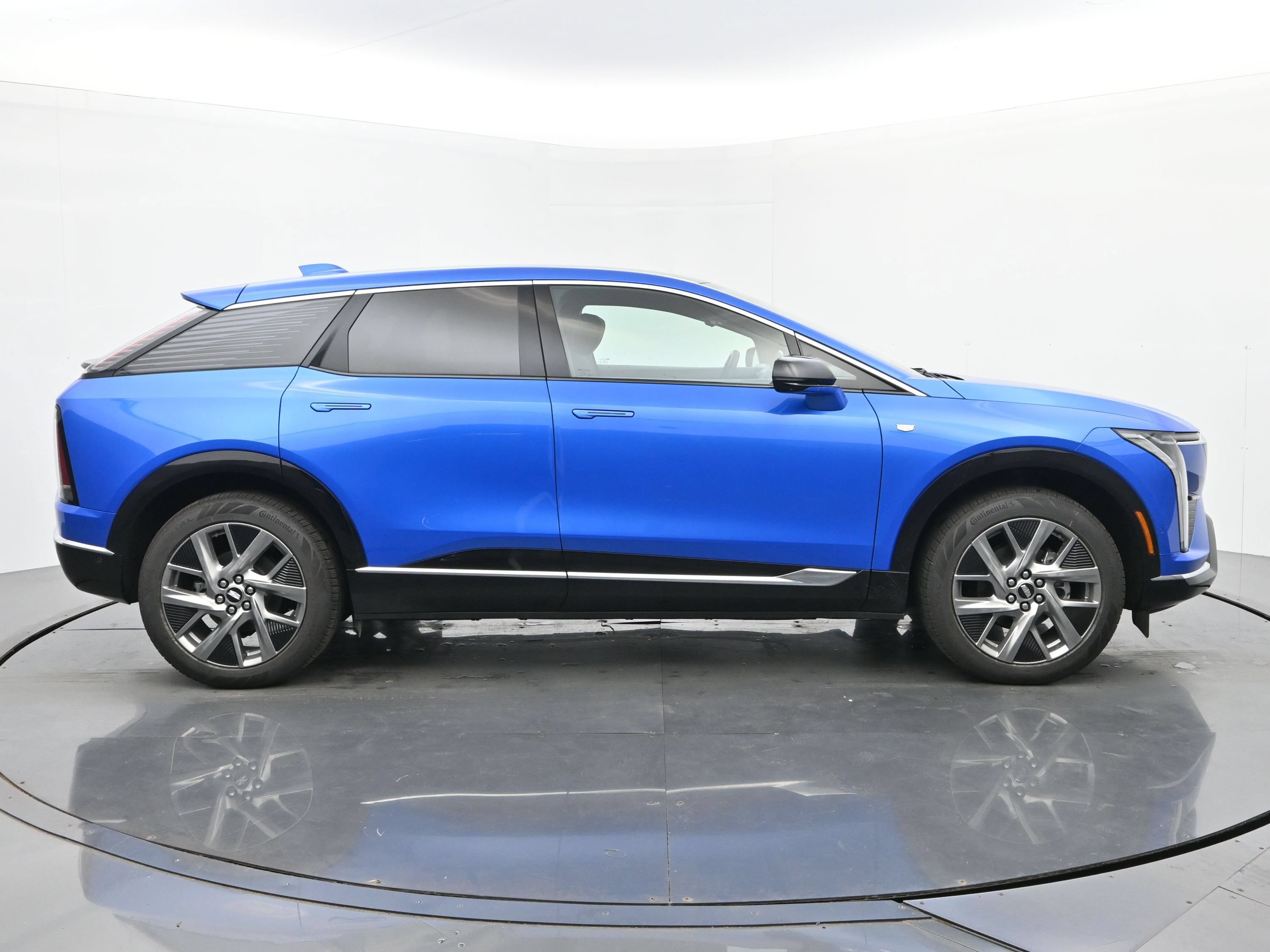 New 2026 Cadillac Optiq Luxury 1 w/ LPO, Floor Liner Package AWD/4WD image 6