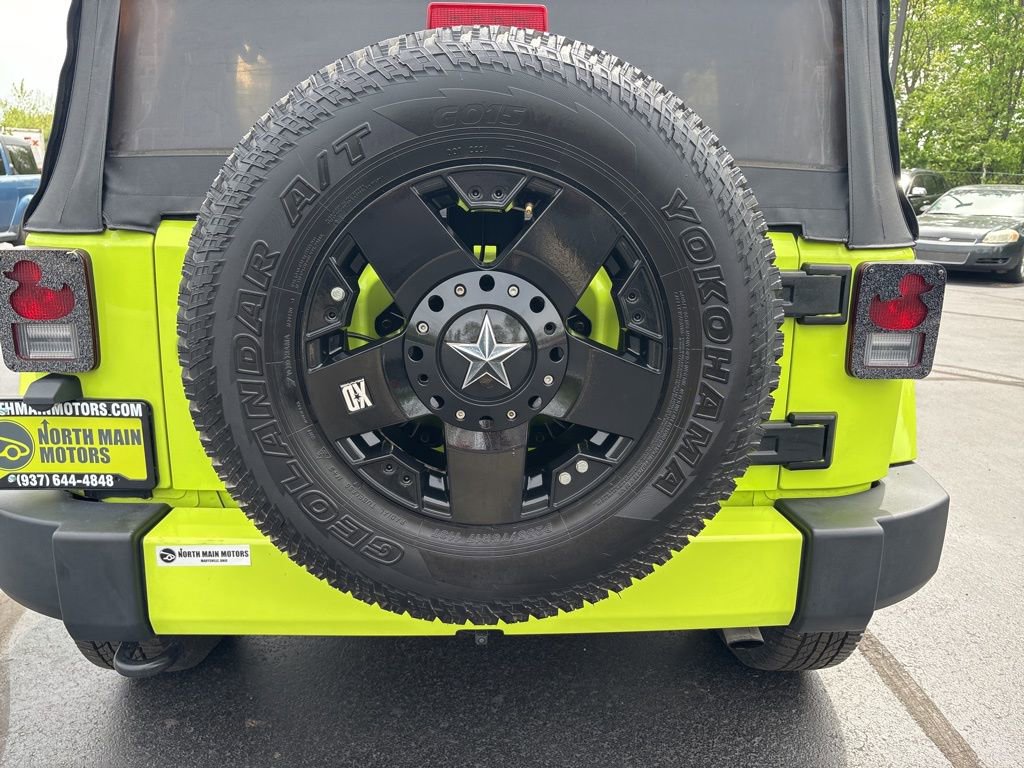 Used 2016 Jeep Wrangler Unlimited Sahara w/ Connectivity Group AWD/4WD image 30