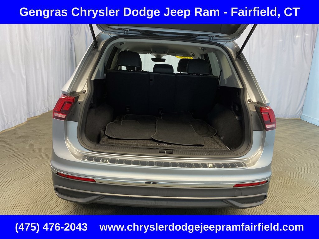 Used 2023 Volkswagen Tiguan SE AWD/4WD image 32