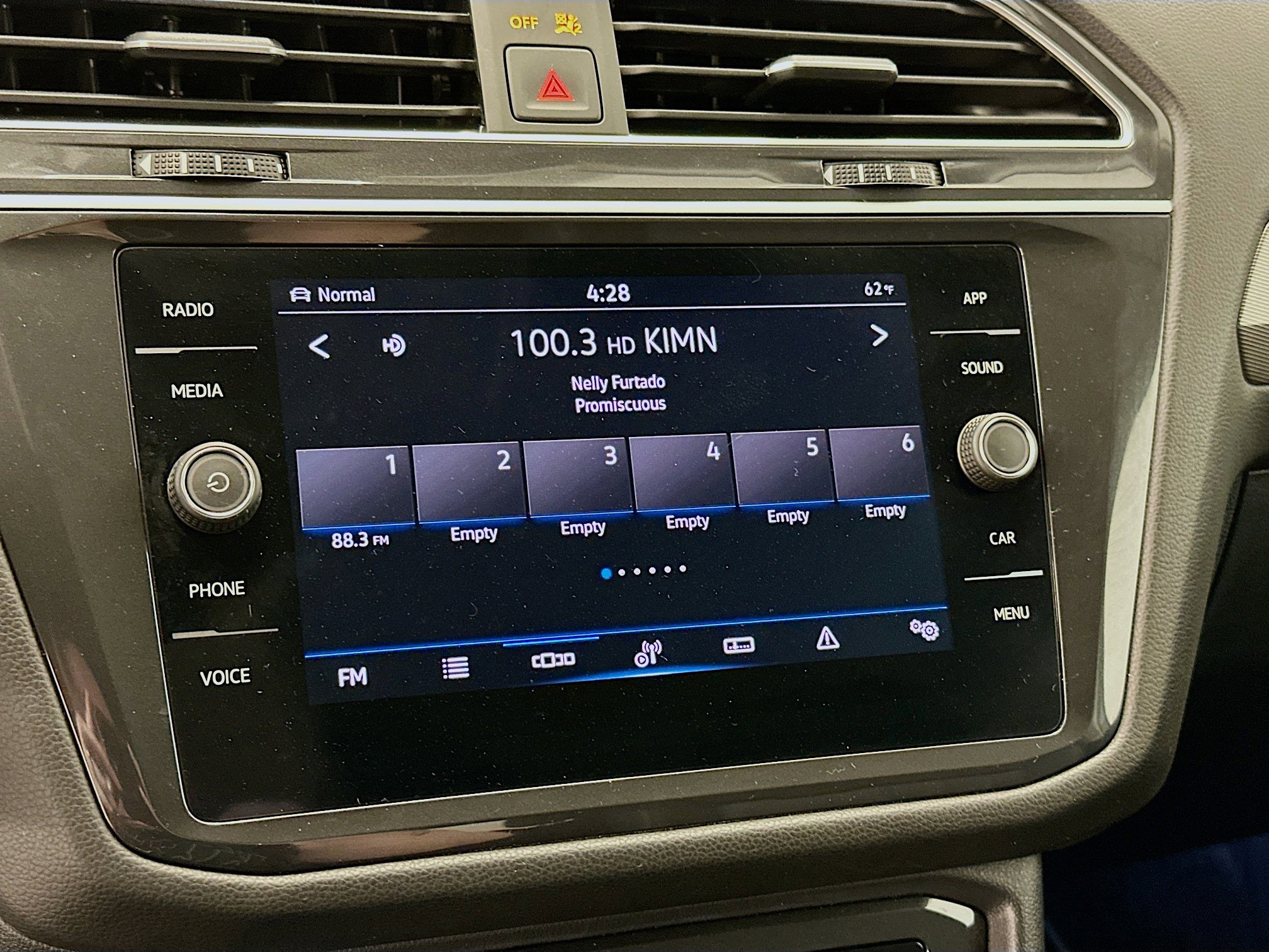 Used 2024 Volkswagen Tiguan SE w/ MDO Package, Two-Row image 21