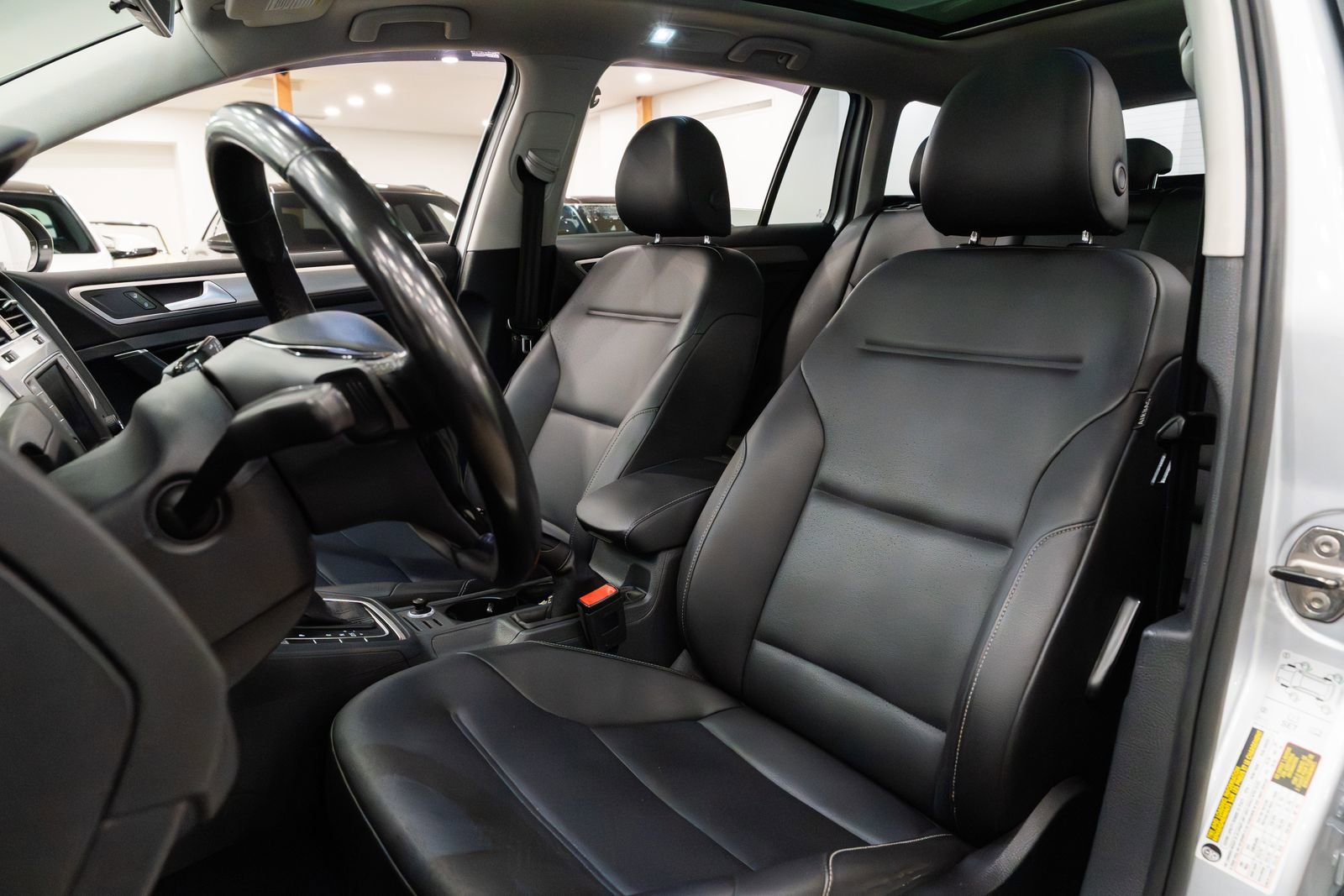 Used 2016 Volkswagen Golf SE FWD image 15