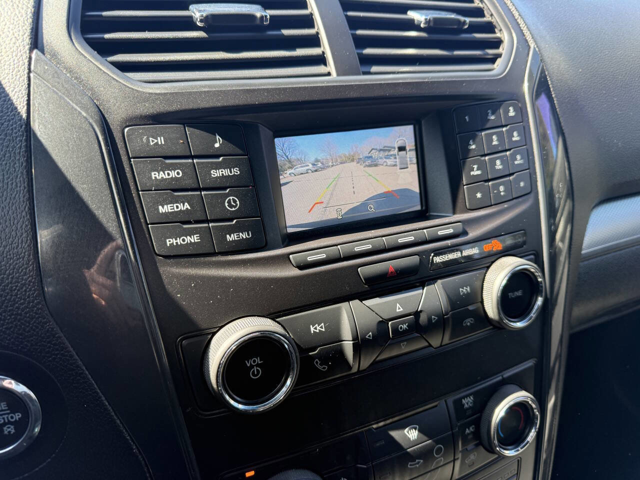 Used 2019 Ford Explorer XLT image 23