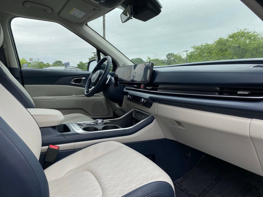 New 2026 Kia Carnival EX FWD image 34