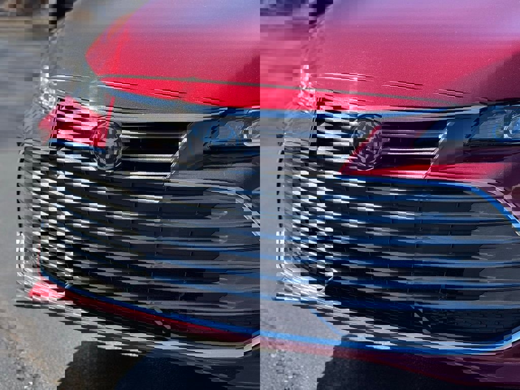 Used 2019 Toyota Avalon XLE w/ Moonroof Package image 12