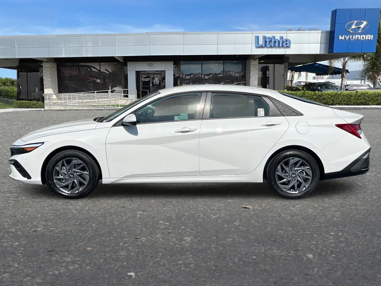 New 2025 Hyundai Elantra Blue FWD image 5