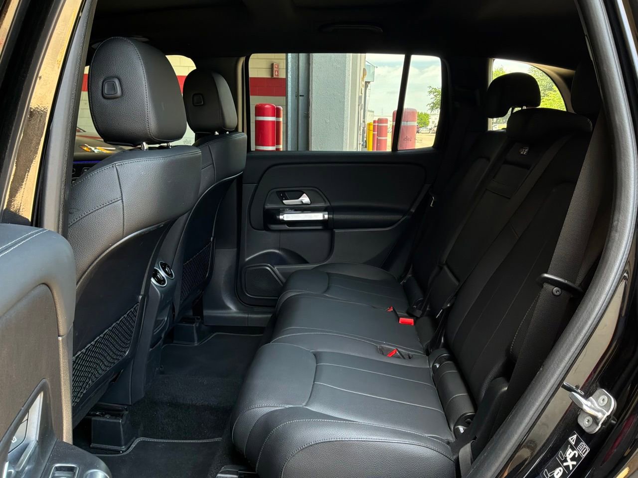 Used 2025 Mercedes-Benz GLB 250 4MATIC image 13