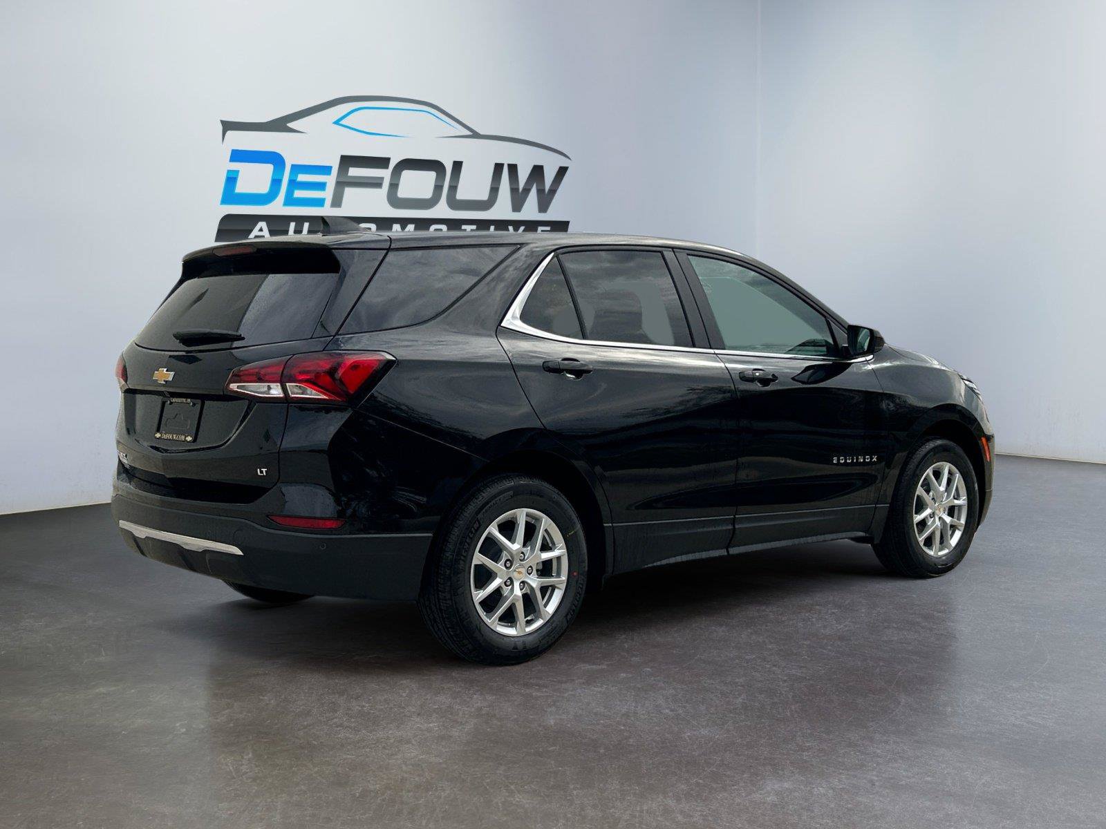 Used 2024 Chevrolet Equinox LT FWD image 3