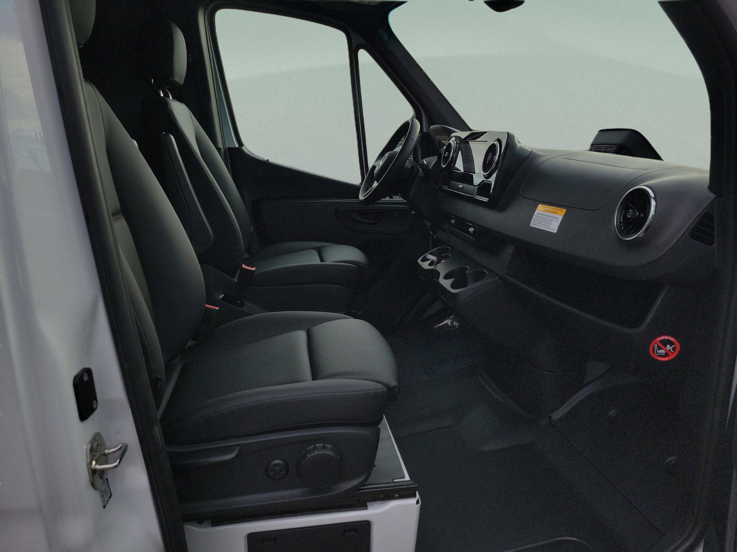 Used 2025 Mercedes-Benz Sprinter 2500 image 11