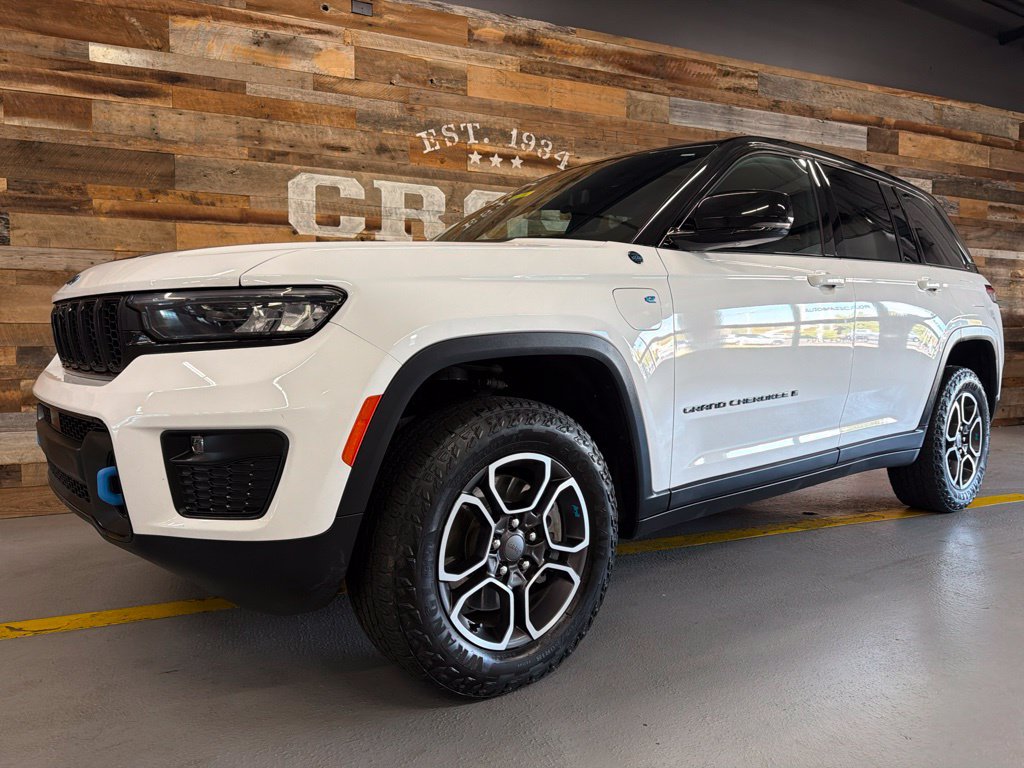 Used 2023 Jeep Grand Cherokee Trailhawk w/ Luxury Tech Group III AWD/4WD image 15