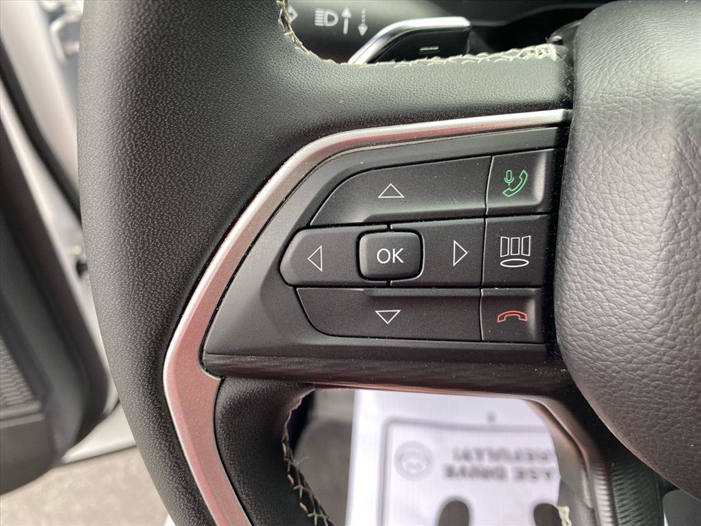 Certified 2025 Jeep Grand Cherokee Laredo AWD/4WD image 16