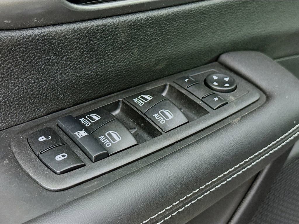 New 2026 Chrysler Pacifica Select image 18