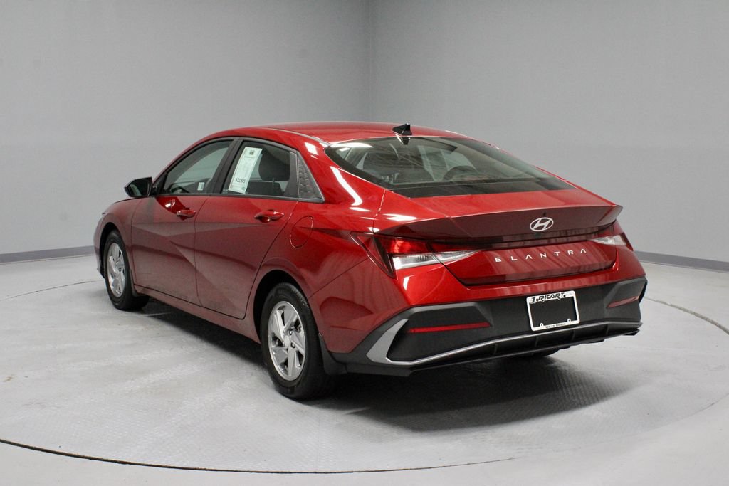 Used 2024 Hyundai Elantra SE FWD image 8
