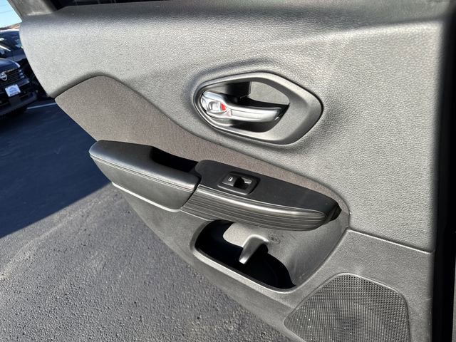 Used 2016 Jeep Cherokee Latitude w/ Cold Weather Group image 8