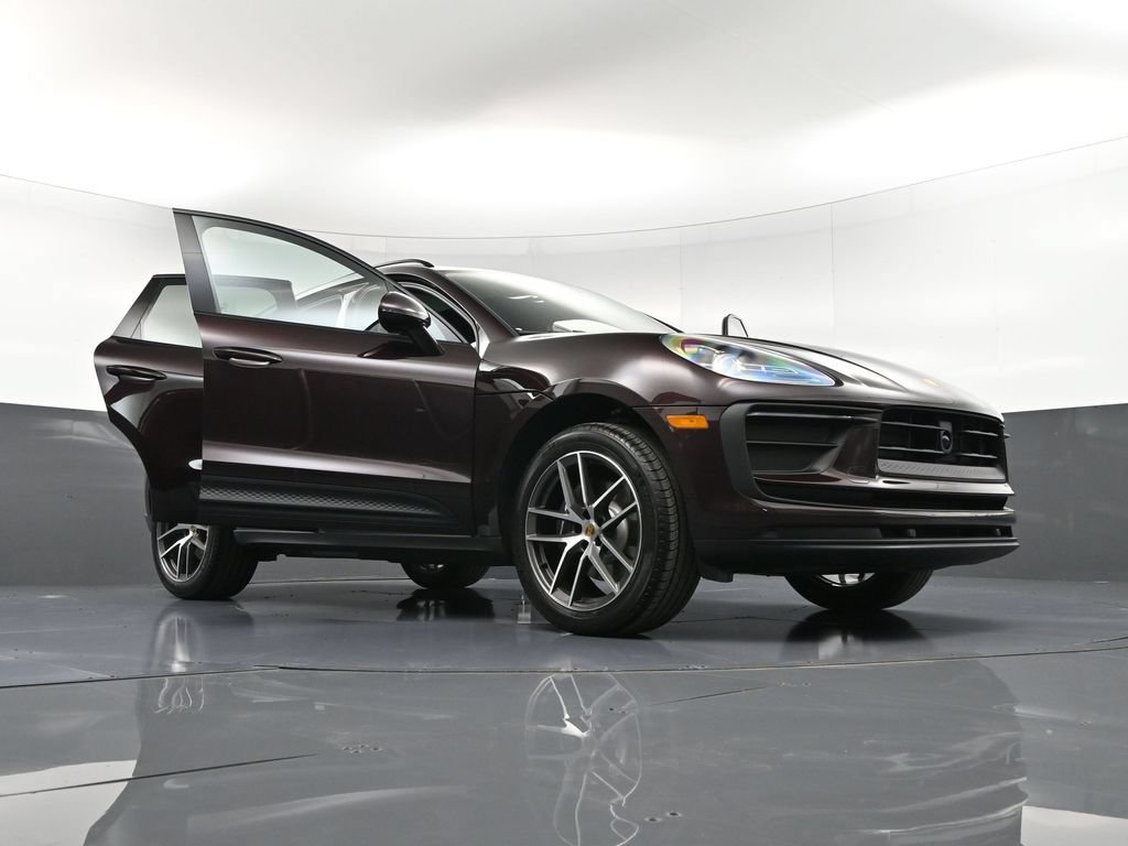 Certified 2026 Porsche Macan AWD/4WD image 38