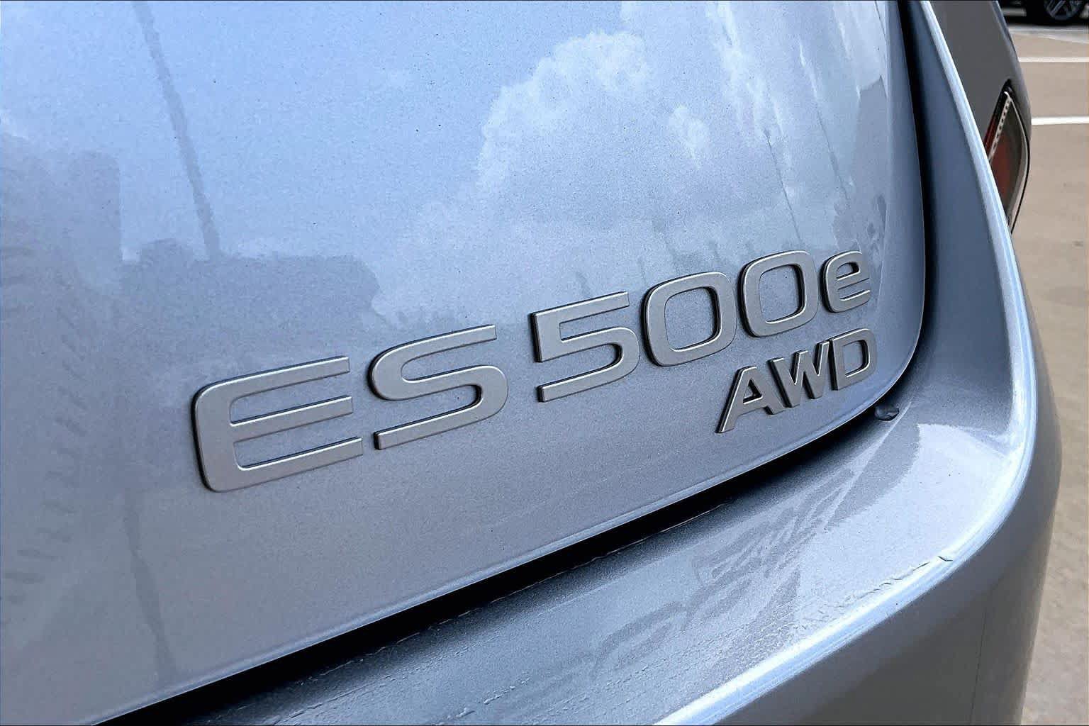 Used 2026 Lexus ES 500e AWD/4WD image 9