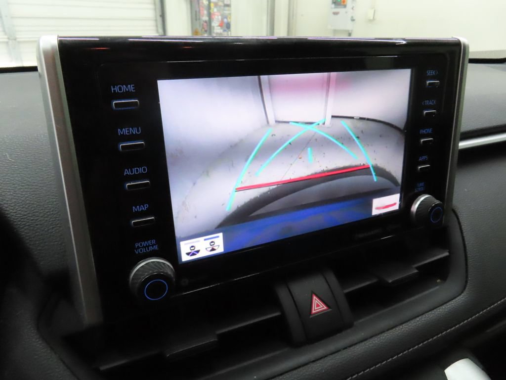 Used 2019 Toyota RAV4 XLE w/ Convenience Package FWD image 16