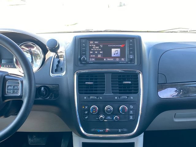 Used 2016 Dodge Grand Caravan SXT FWD image 22
