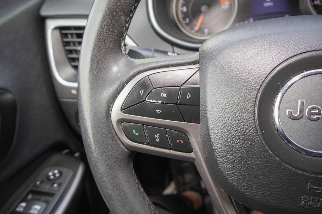 Used 2022 Jeep Cherokee Latitude Lux w/ Mopar Interior Package image 15