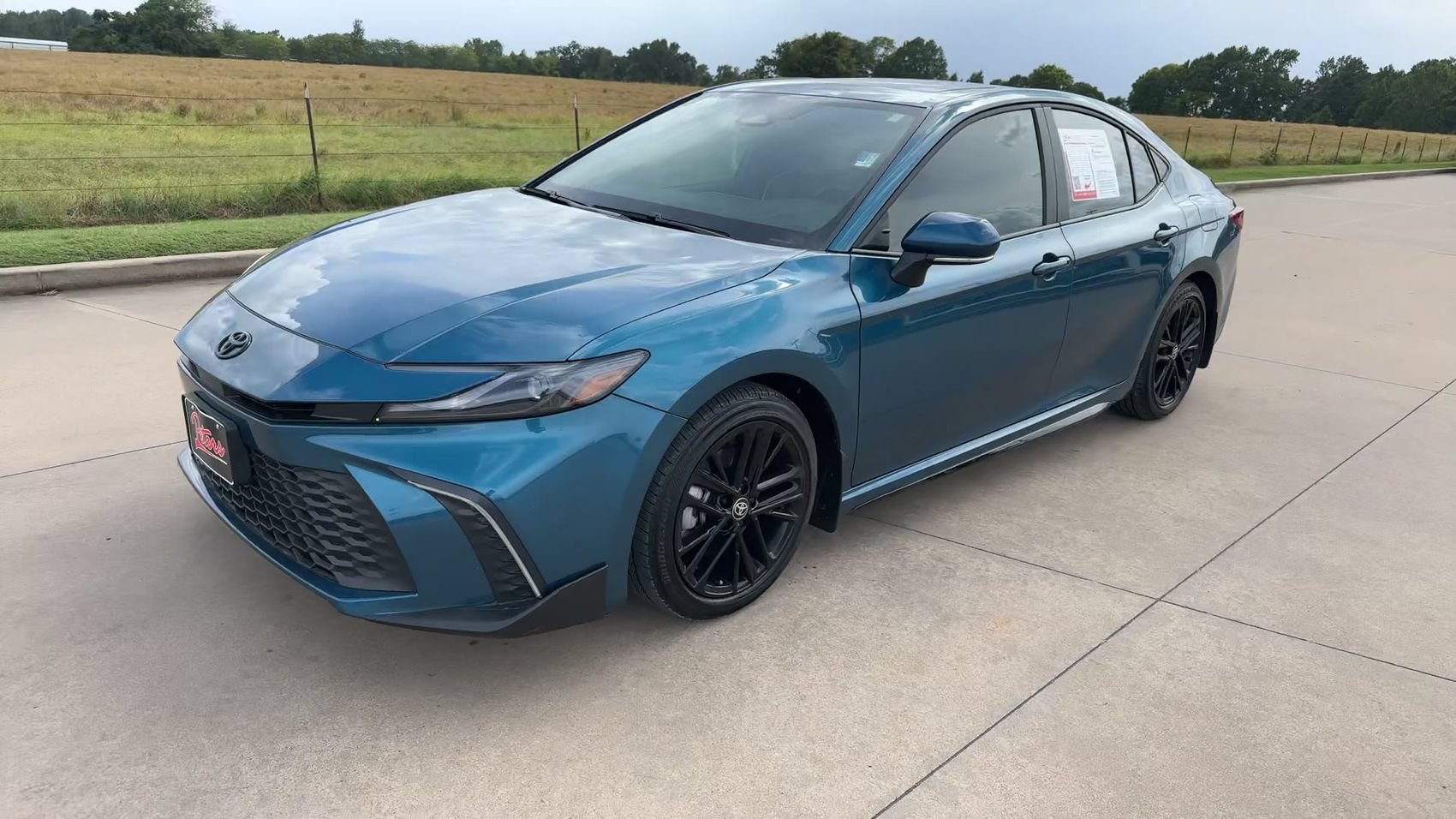 Used 2026 Toyota Camry SE w/ Convenience Package FWD image 5