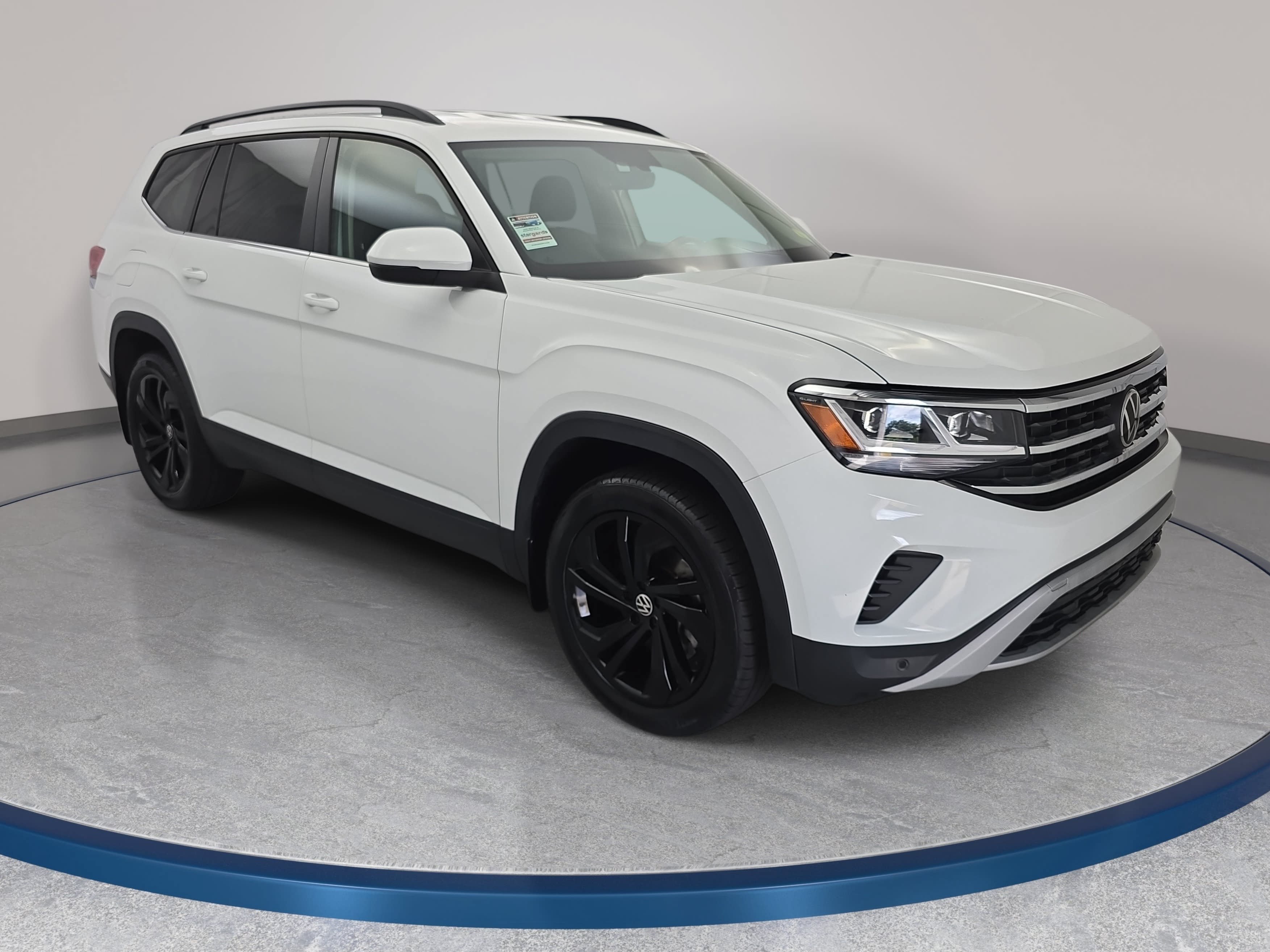 Certified 2023 Volkswagen Atlas SE w/ Black Wheel Package AWD/4WD image 3