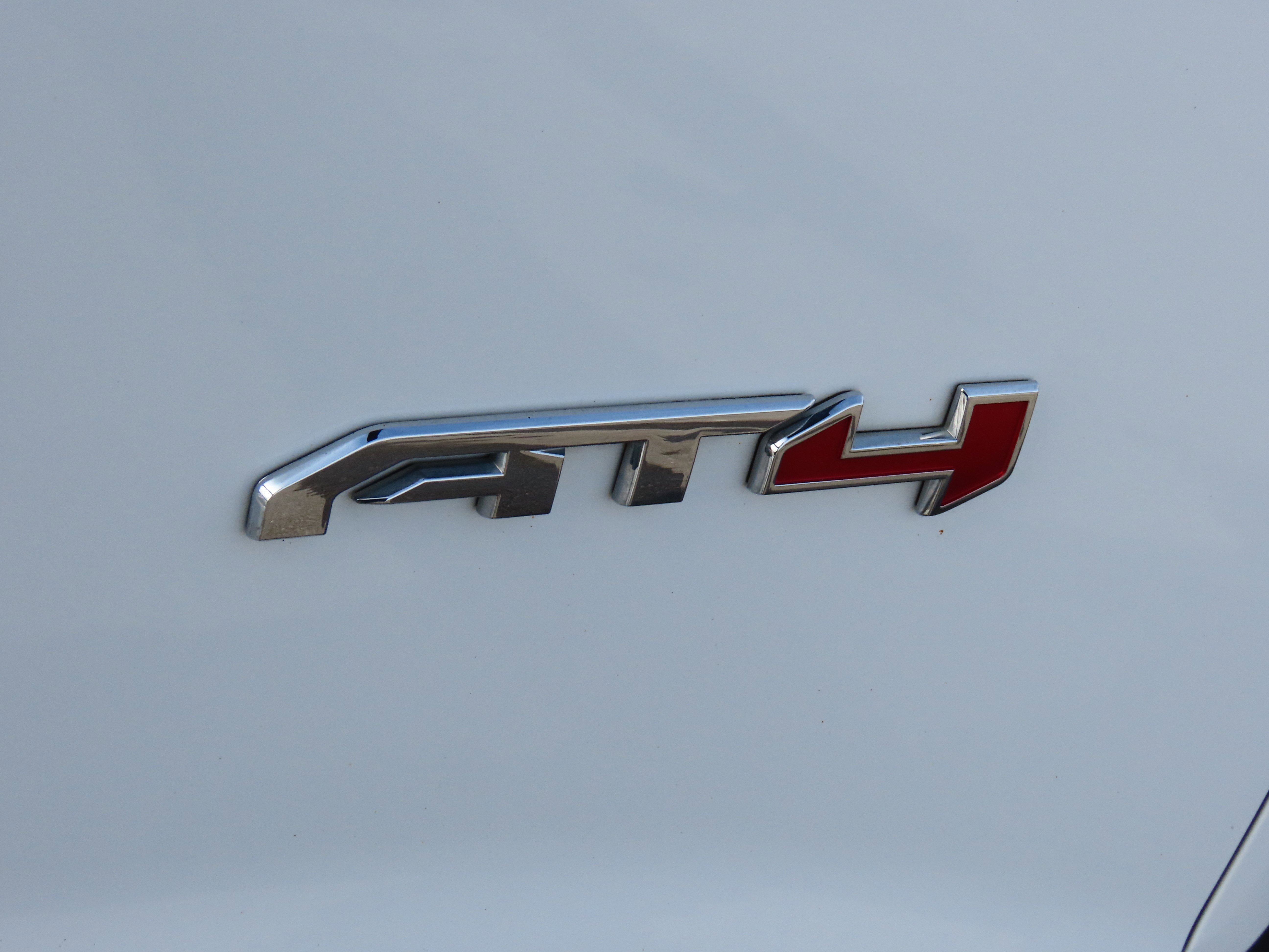 Used 2023 GMC Acadia AT4 w/ Technology Package image 9