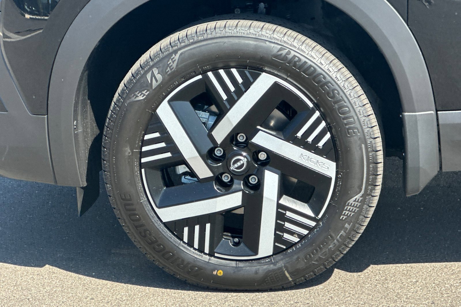New 2027 Nissan Kicks SV w/ Cold Weather Package FWD image 30