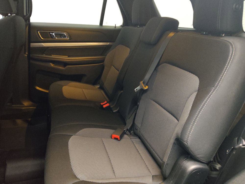 Used 2018 Ford Explorer XLT AWD/4WD image 18
