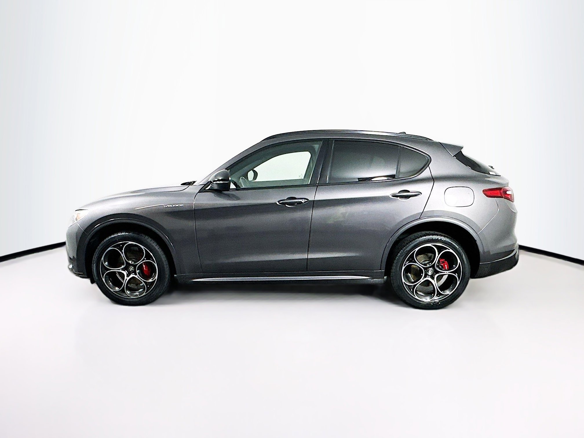 Used 2023 Alfa Romeo Stelvio Veloce AWD/4WD image 4