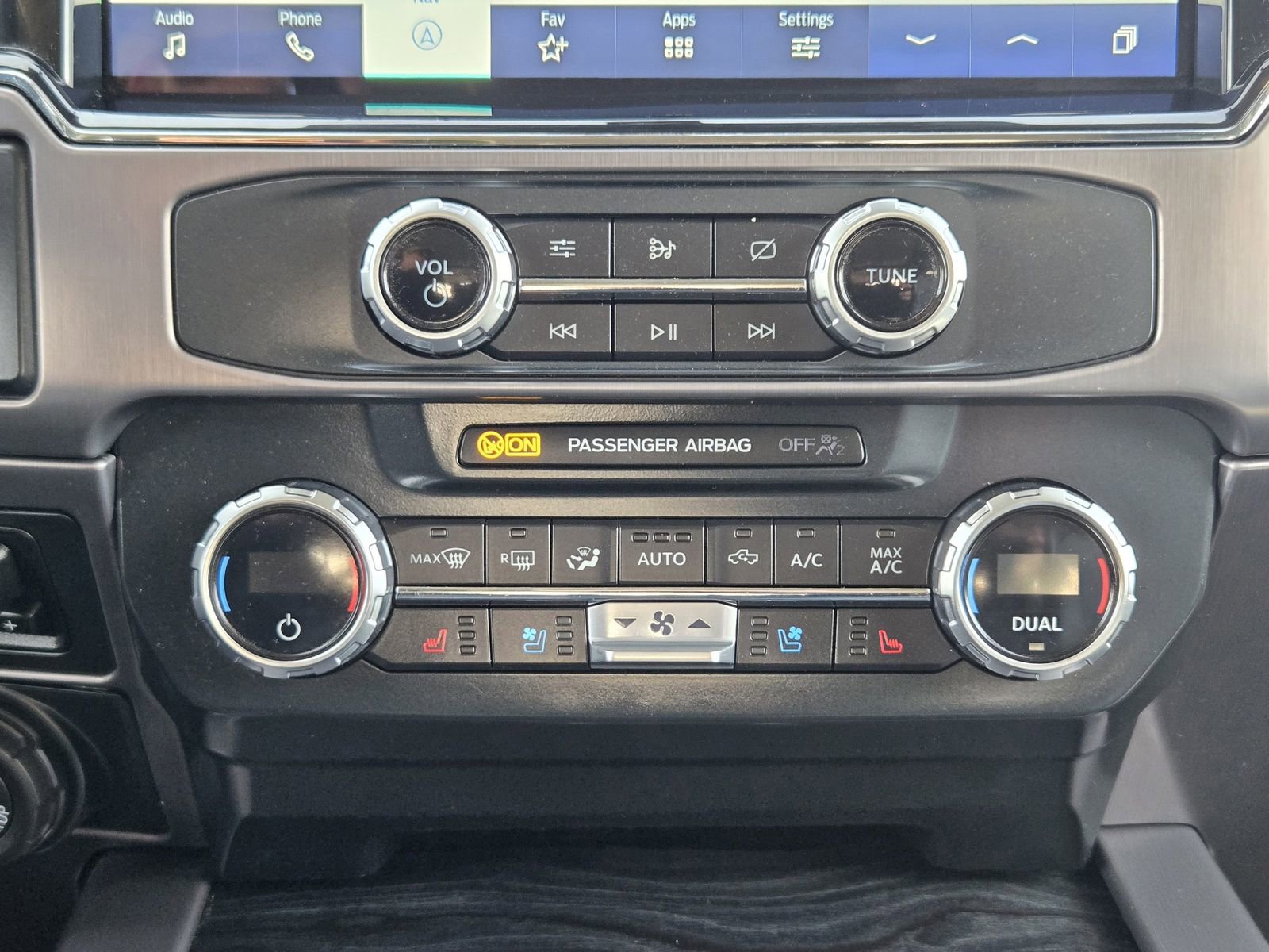 Certified 2022 Ford F450 Limited w/ FX4 Off-Road Package image 21