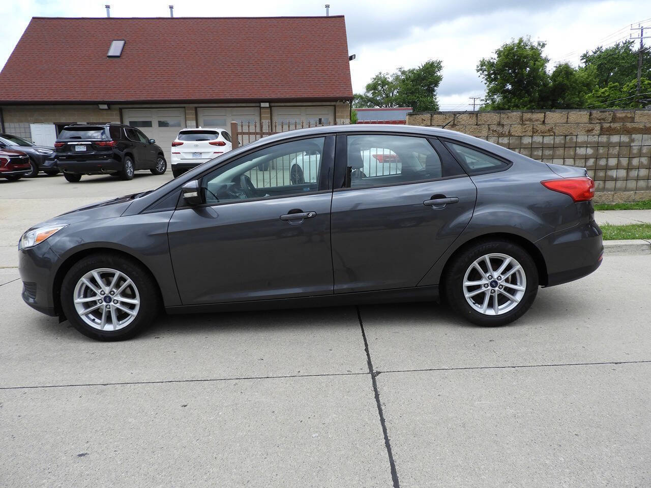 Used 2017 Ford Focus SE FWD image 6