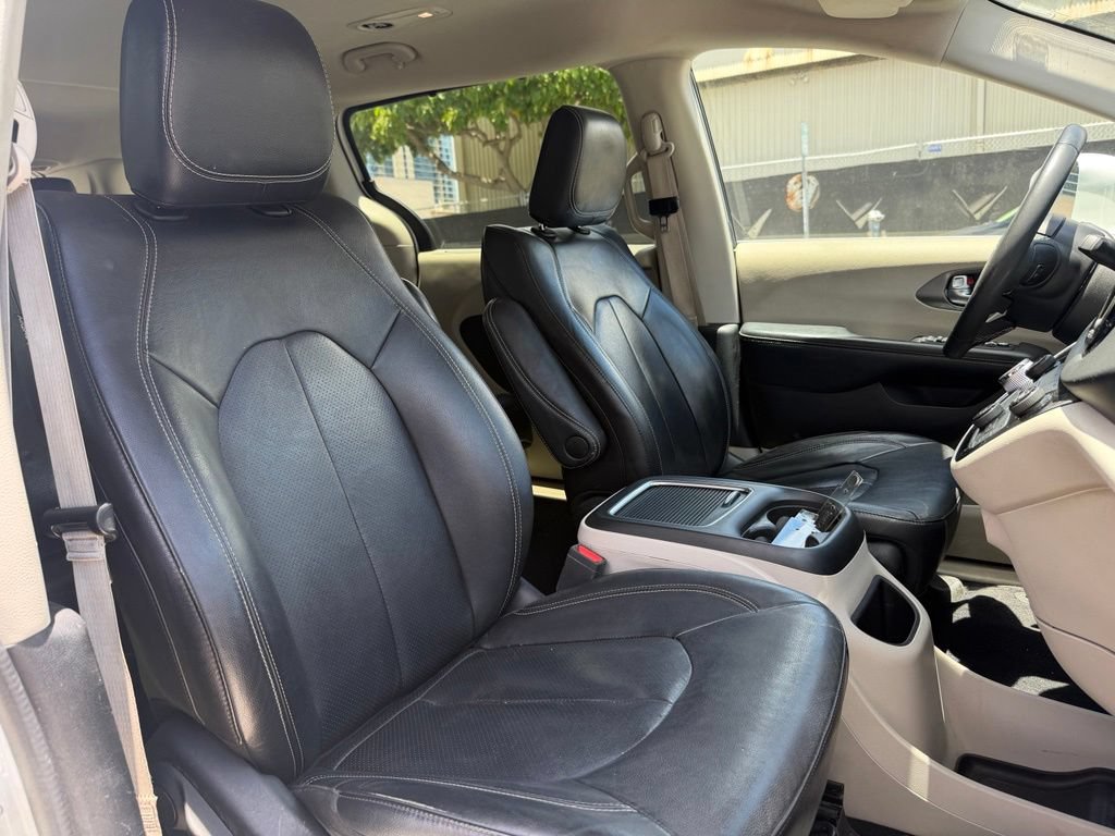 Used 2022 Chrysler Pacifica Touring-L FWD image 9