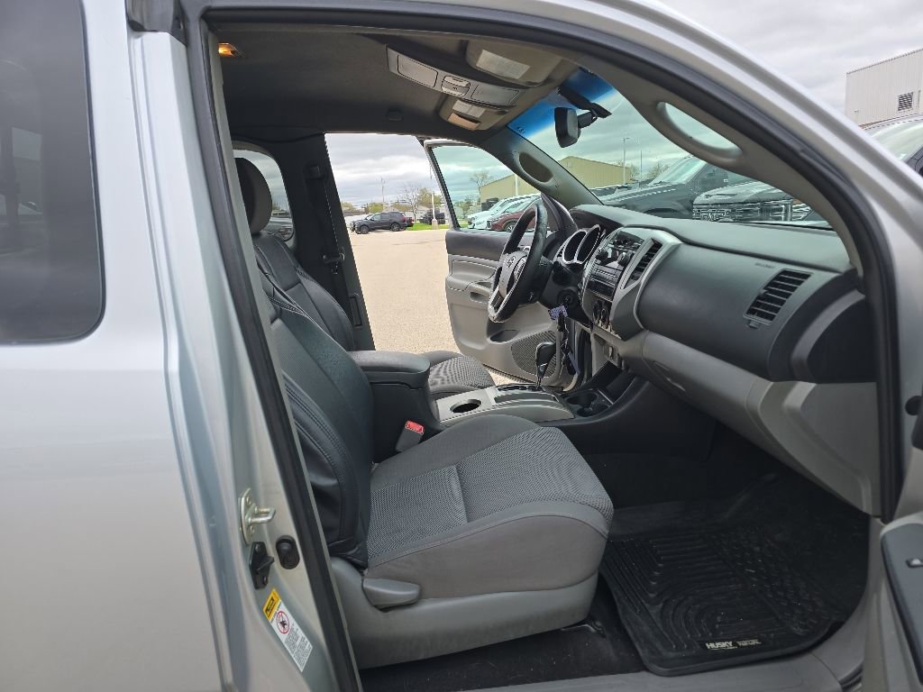 Used 2012 Toyota Tacoma 4x4 Access Cab V6 w/ TRD Sport Pkg image 12