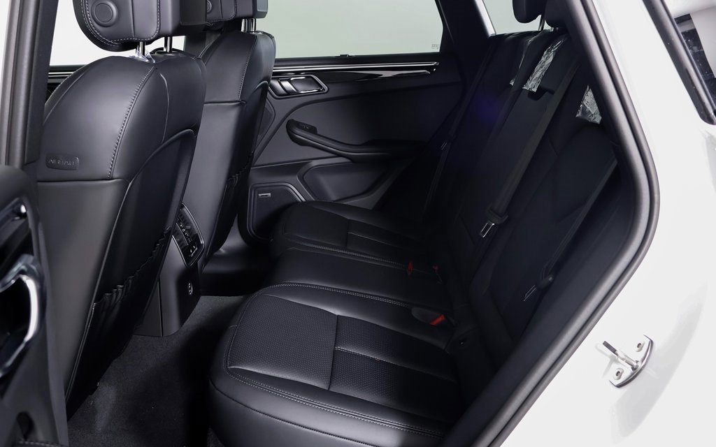 New 2025 Porsche Macan image 7