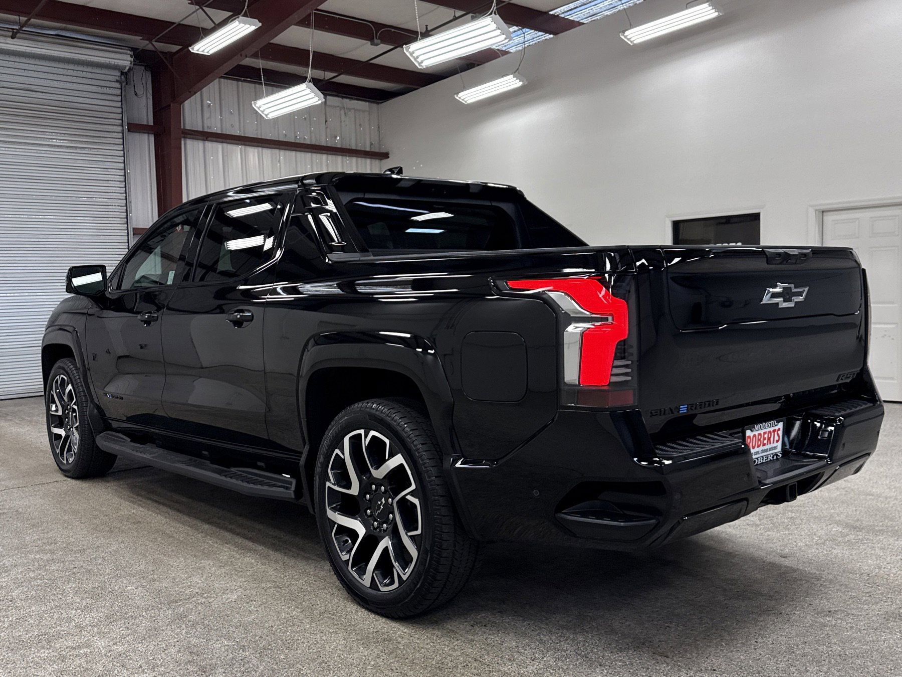 Used 2024 Chevrolet Silverado EV RST image 16