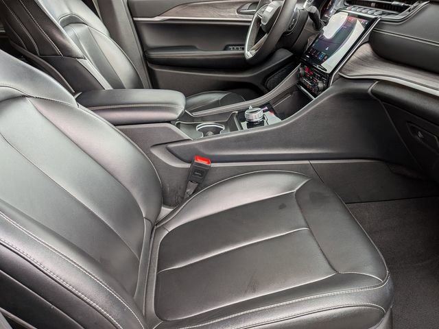 Used 2024 Jeep Grand Cherokee Limited image 36