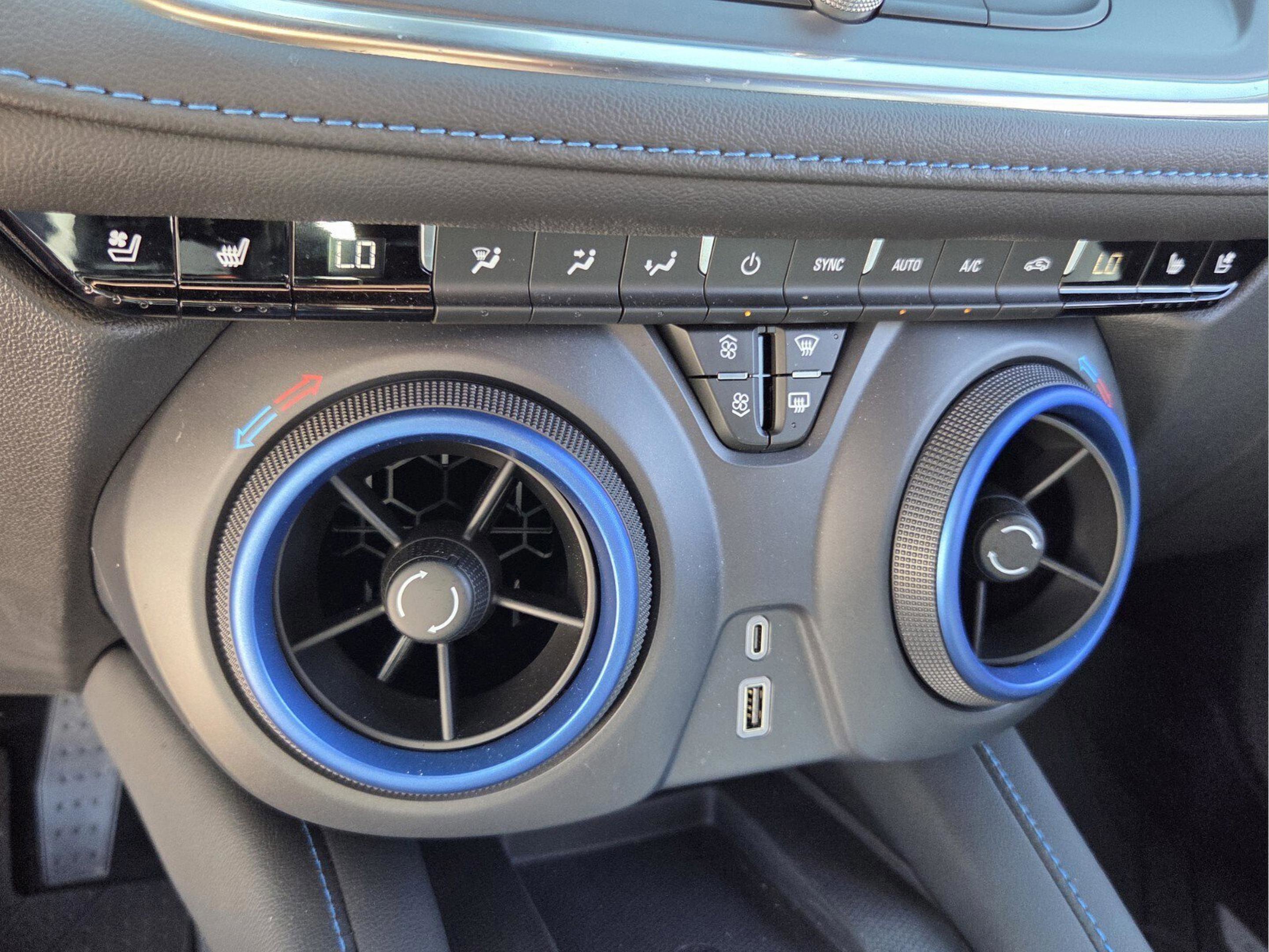 Used 2025 Chevrolet Blazer RS w/ Driver Confidence II Package FWD image 21