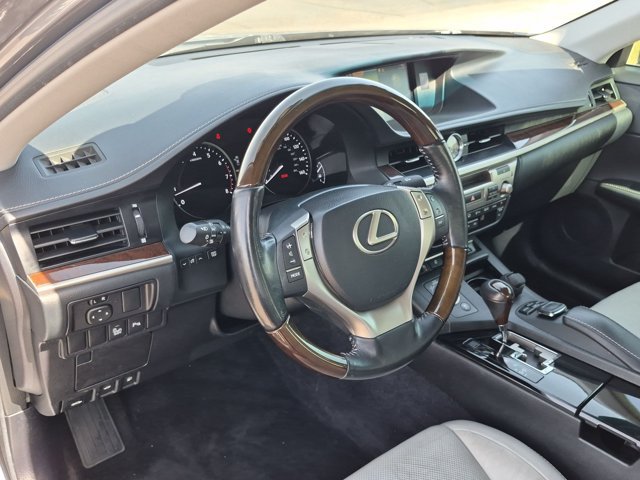 Used 2015 Lexus ES 350 w/ Luxury Package FWD image 13