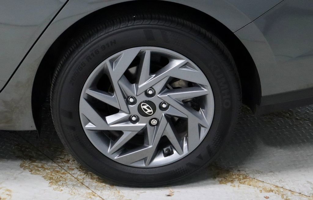 Certified 2024 Hyundai Elantra SEL image 20