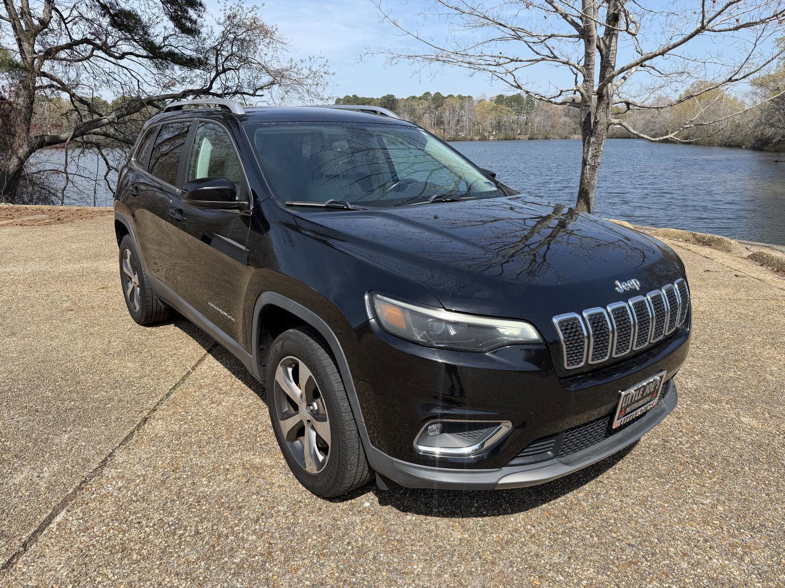 Used 2019 Jeep Cherokee Limited image 1