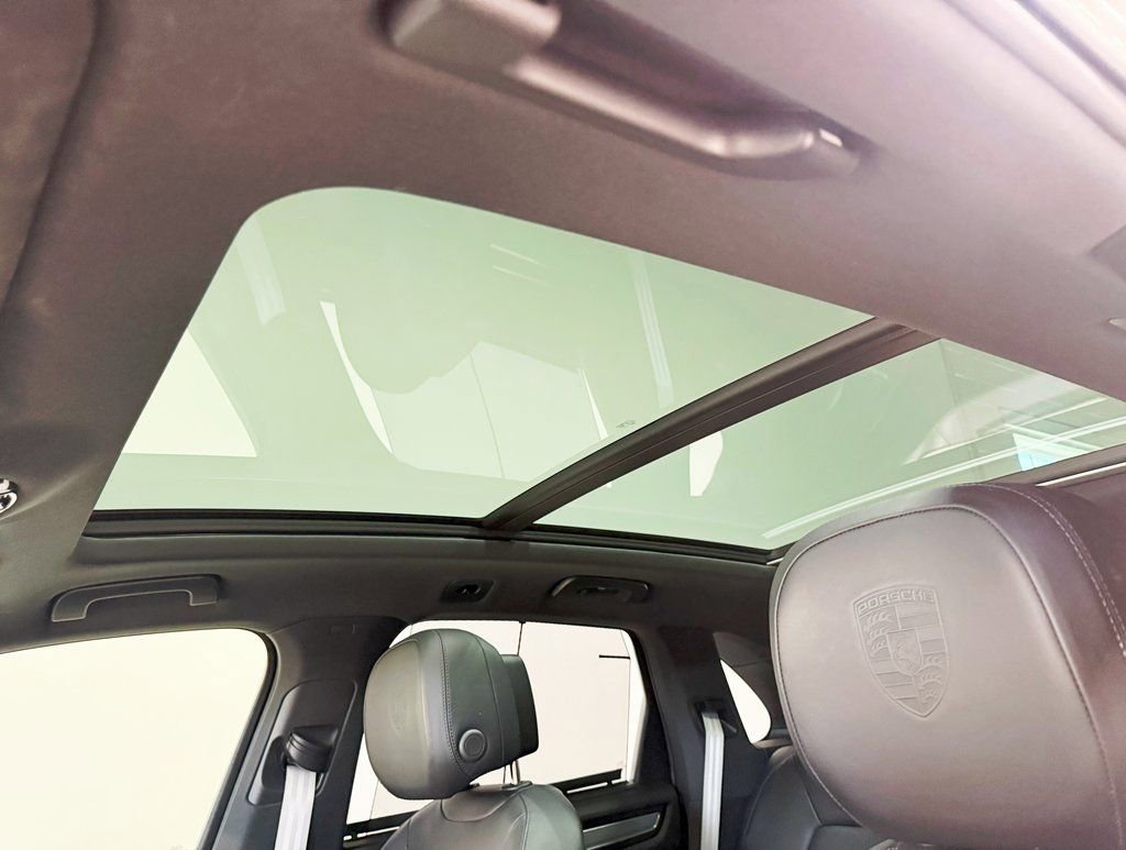 Used 2022 Porsche Cayenne Platinum Edition image 33