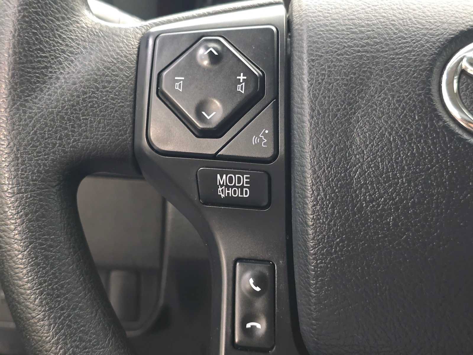 Used 2020 Toyota Tacoma SR AWD/4WD image 17