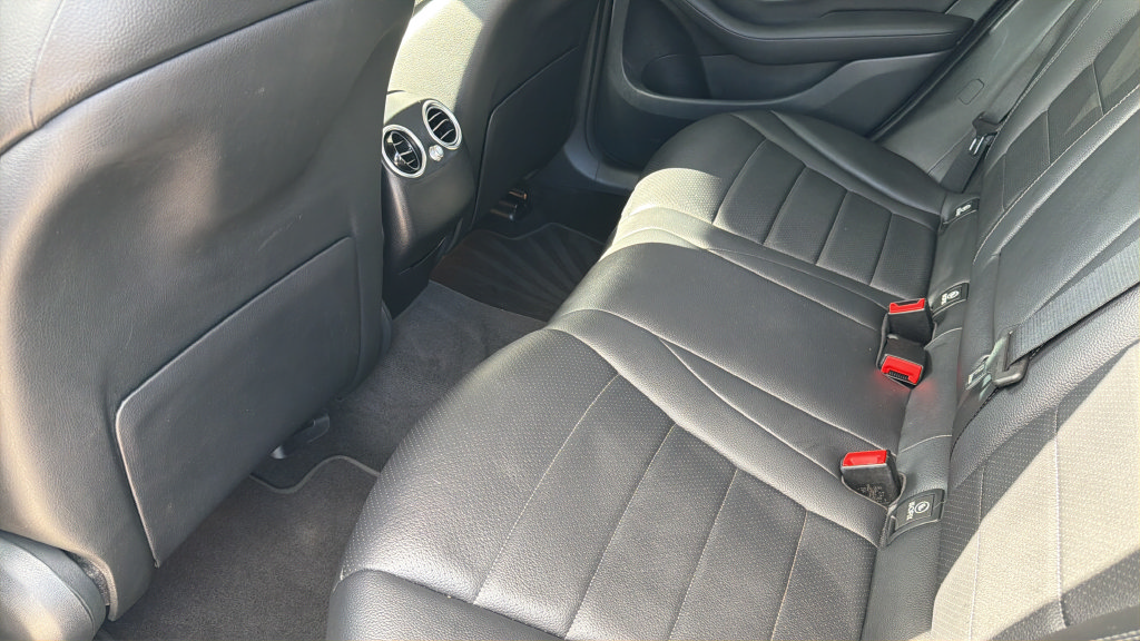 Used 2020 Mercedes-Benz GLC 300 4MATIC image 25