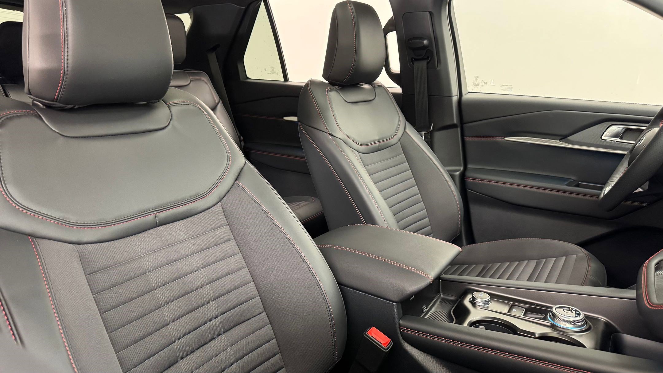 New 2026 Ford Explorer ST-Line w/ ST-Line Street Pack image 24