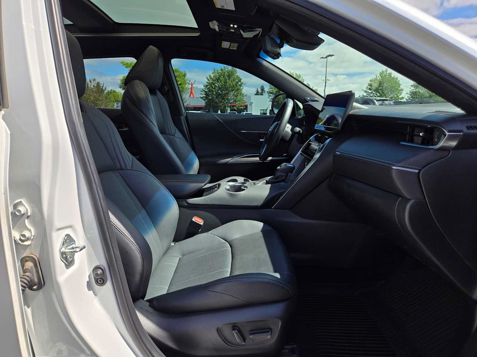 Used 2024 Toyota Venza Limited AWD/4WD image 12
