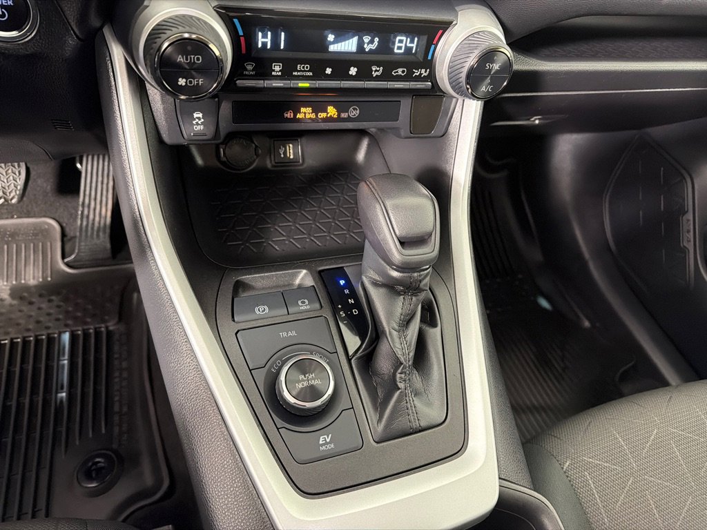 Used 2023 Toyota RAV4 XLE image 18