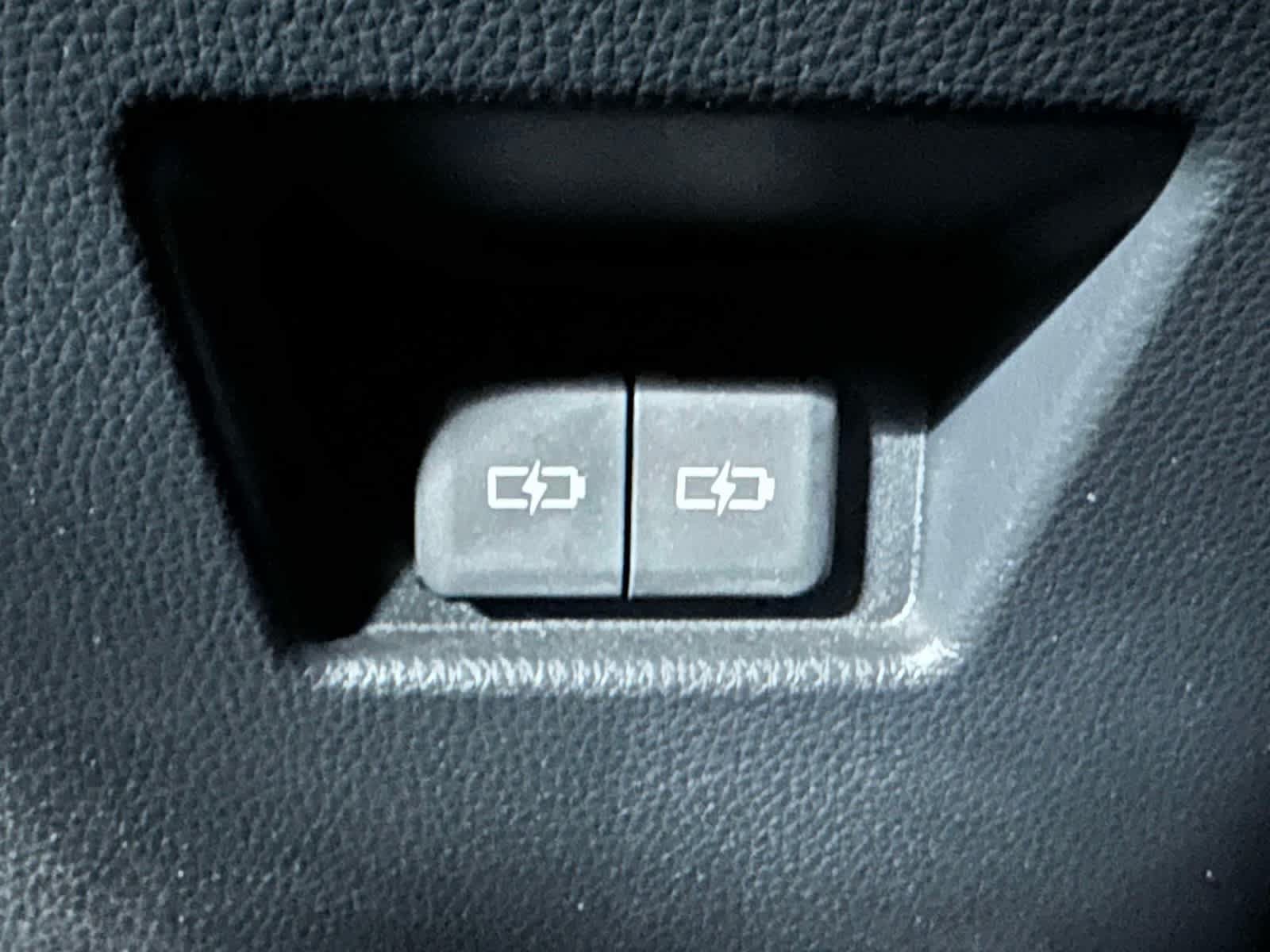 Used 2024 Toyota Venza XLE AWD/4WD image 16