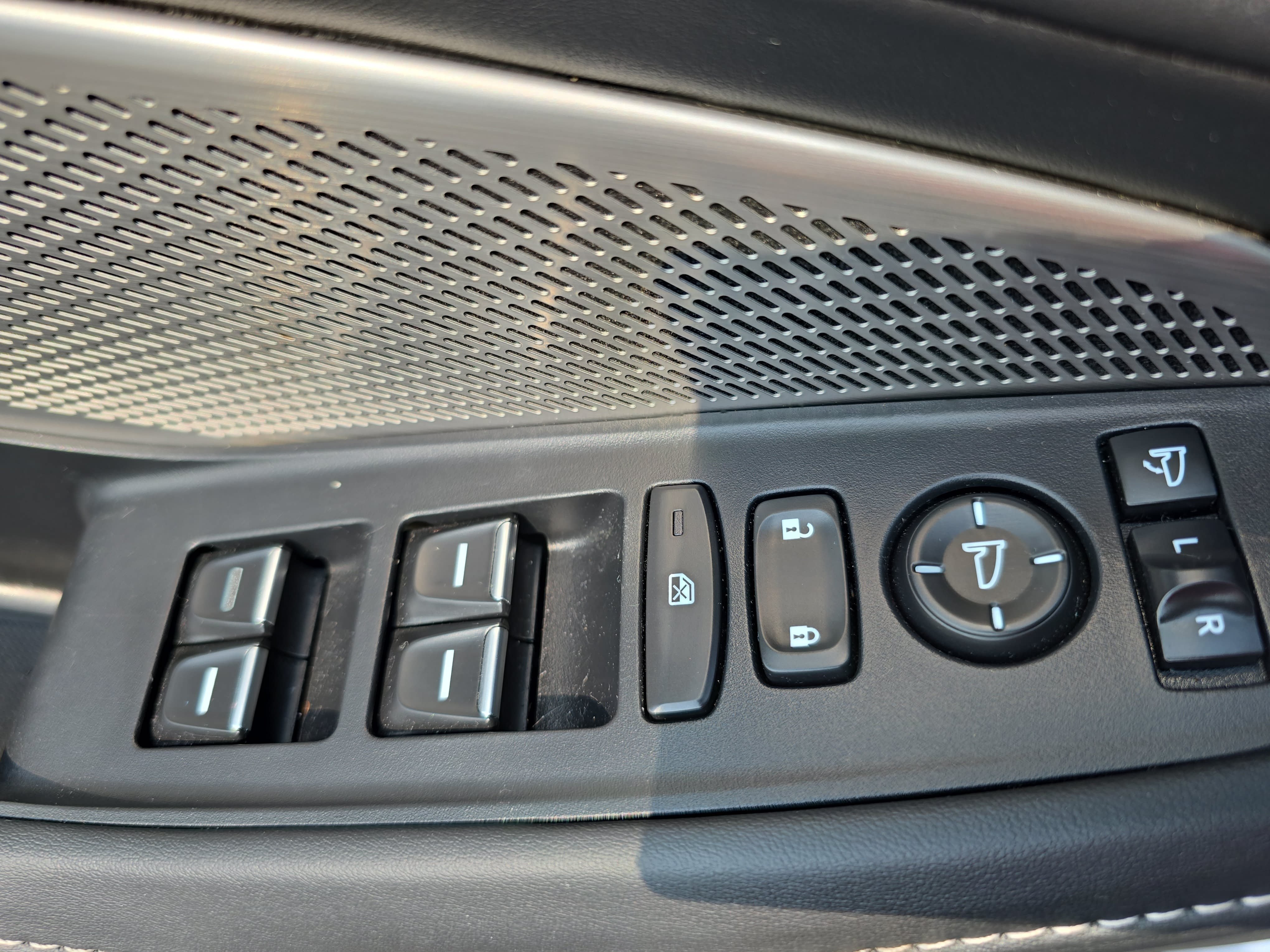 Used 2023 Acura MDX SH-AWD w/ Technology Package image 28