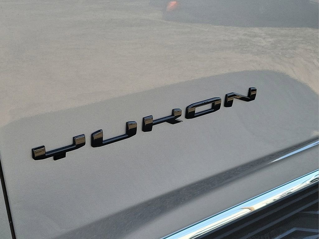 Used 2024 GMC Yukon XL SLT w/ SLT Premium Package image 16